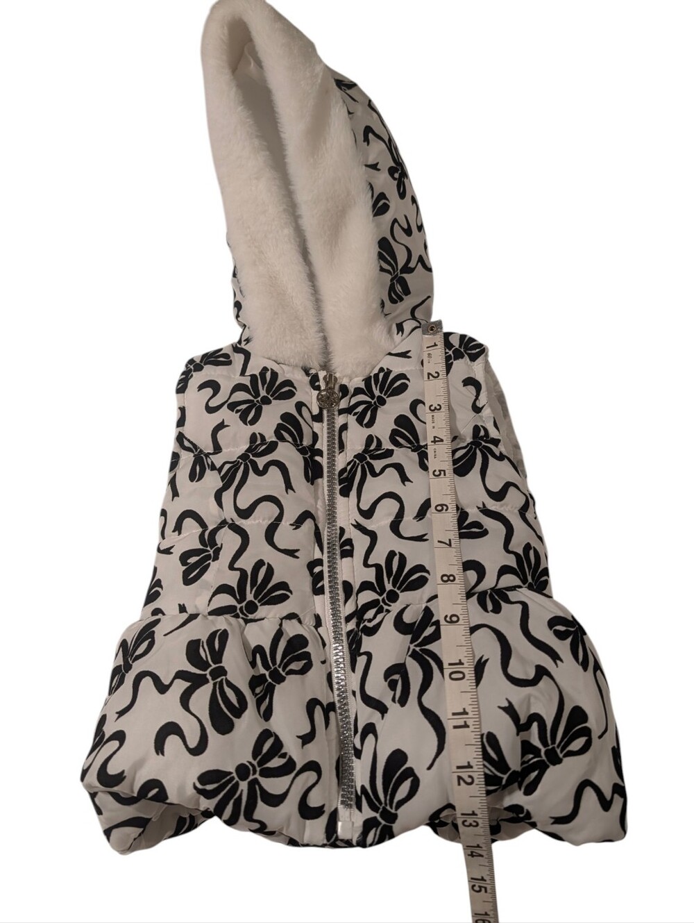Nicole Miller New York White Hooded Puffer Vest with Black Bow Print Size 2T - Picture 5 of 8